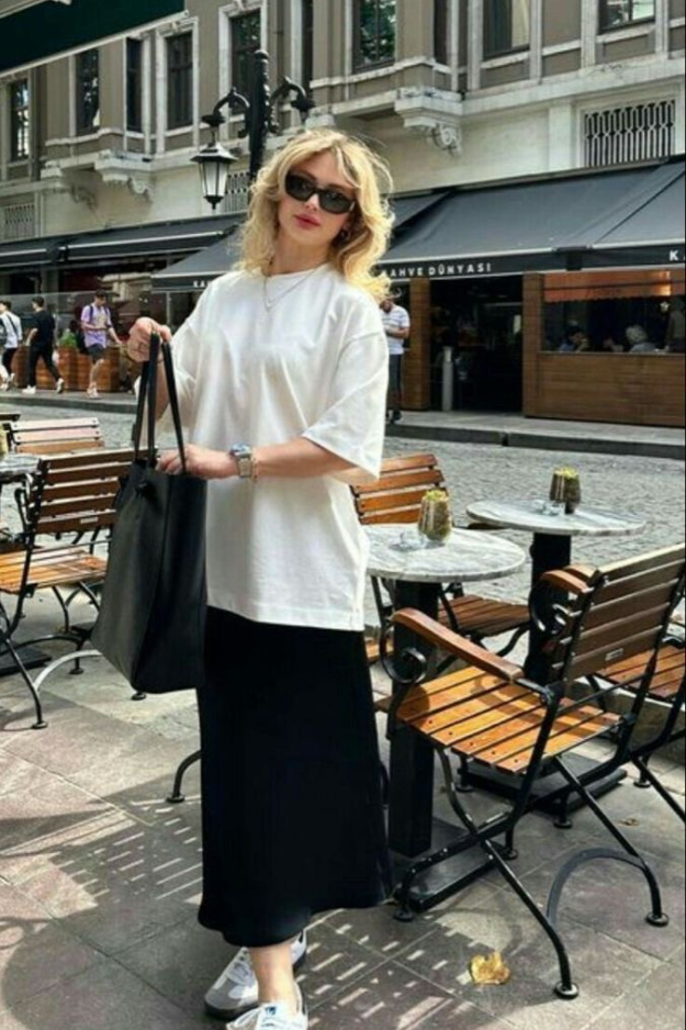 18 Oversized T-Shirt Outfits That Feel Effortless but Still Get Compliments 18 Oversized T-Shirt Outfits That Feel Effortless but Still Get Compliments