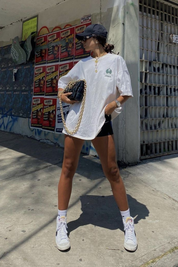 18 Oversized T-Shirt Outfits That Feel Effortless but Still Get Compliments 18 Oversized T-Shirt Outfits That Feel Effortless but Still Get Compliments