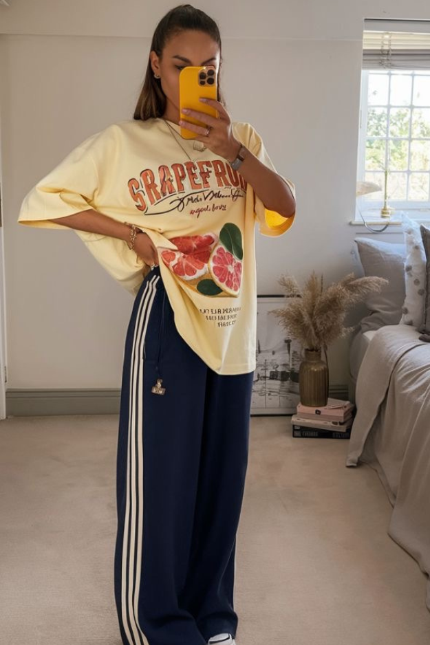 18 Oversized T-Shirt Outfits That Feel Effortless but Still Get Compliments 18 Oversized T-Shirt Outfits That Feel Effortless but Still Get Compliments