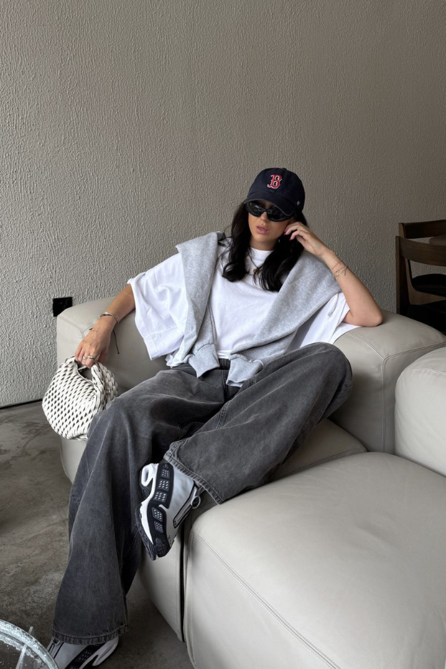 18 Oversized T-Shirt Outfits That Feel Effortless but Still Get Compliments 18 Oversized T-Shirt Outfits That Feel Effortless but Still Get Compliments