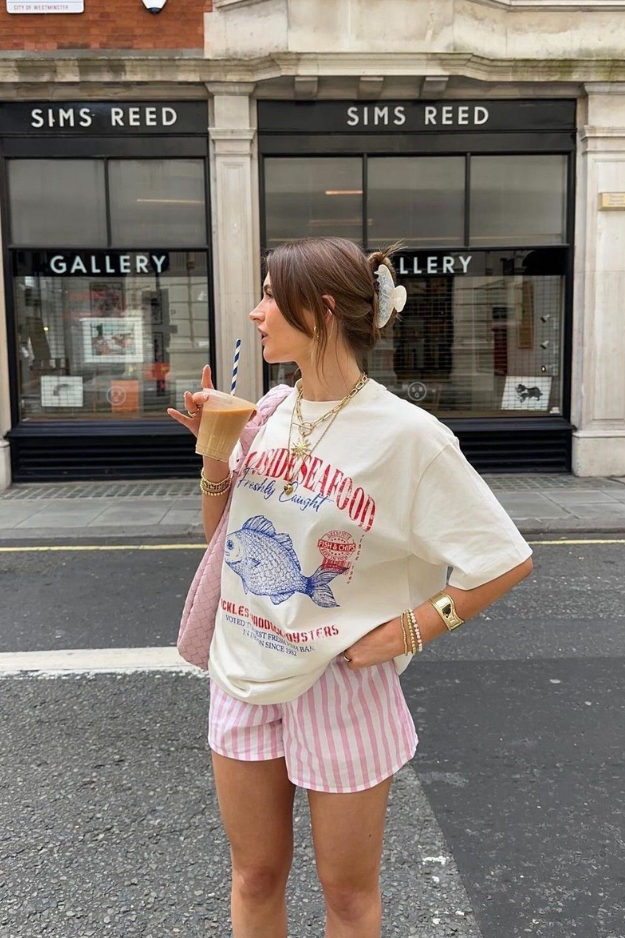18 Oversized T-Shirt Outfits That Feel Effortless but Still Get Compliments 18 Oversized T-Shirt Outfits That Feel Effortless but Still Get Compliments