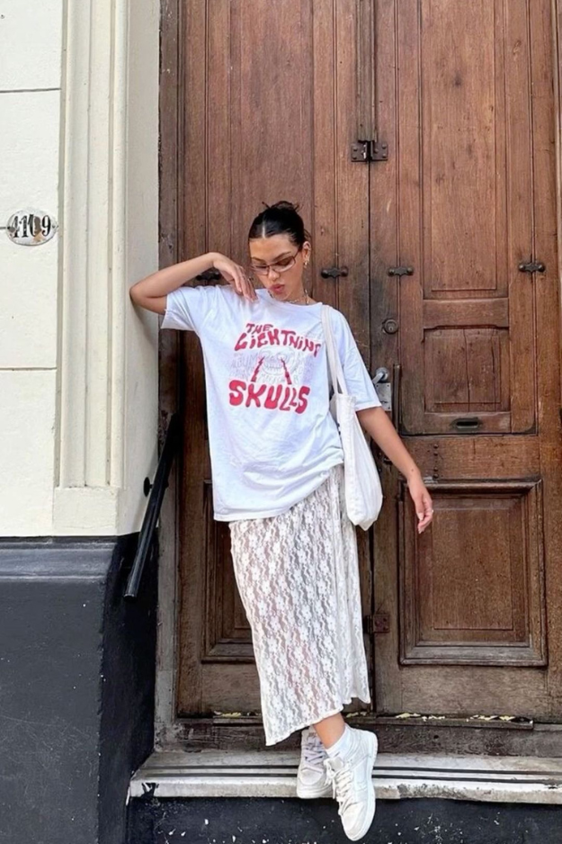 18 Oversized T-Shirt Outfits That Feel Effortless but Still Get Compliments 18 Oversized T-Shirt Outfits That Feel Effortless but Still Get Compliments