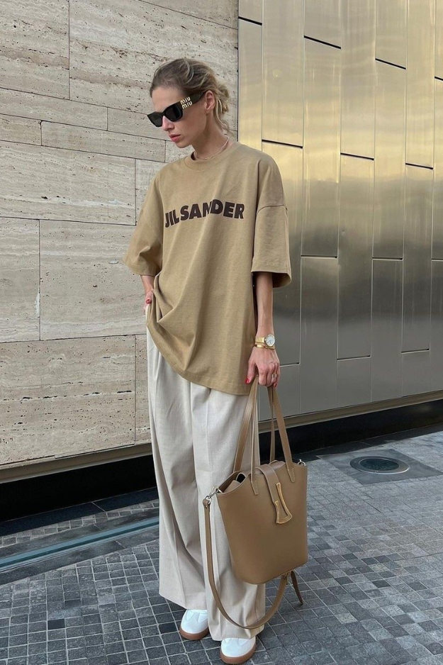 18 Oversized T-Shirt Outfits That Feel Effortless but Still Get Compliments 18 Oversized T-Shirt Outfits That Feel Effortless but Still Get Compliments