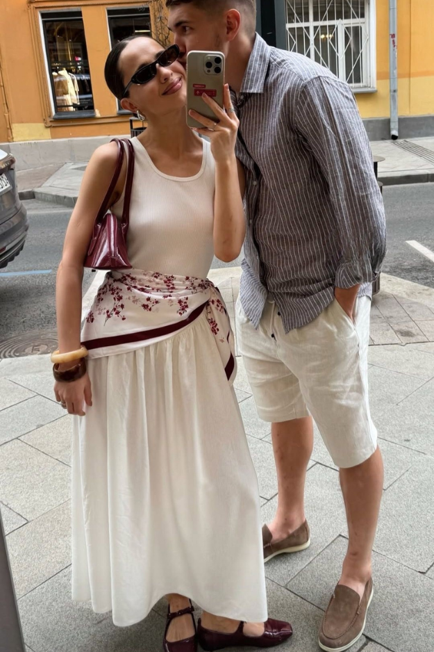 20 Chic Scarf Outfits That Turn a Simple Outfit Into Something Way More Put Together 20 Chic Scarf Outfits That Turn a Simple Outfit Into Something Way More Put Together