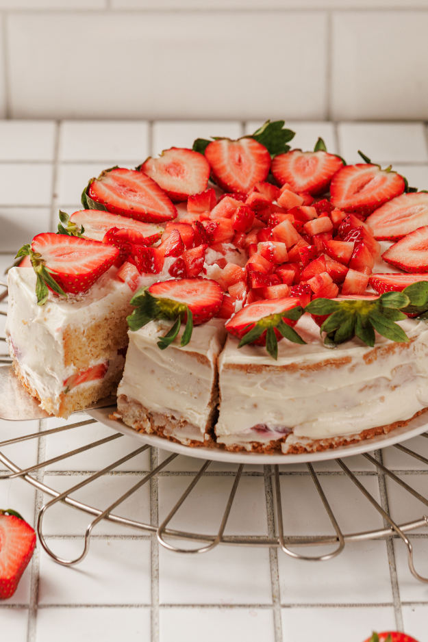 26 Strawberry Desserts That Are Almost Too Pretty to Eat (Almost) 26 Strawberry Desserts That Are Almost Too Pretty to Eat (Almost)