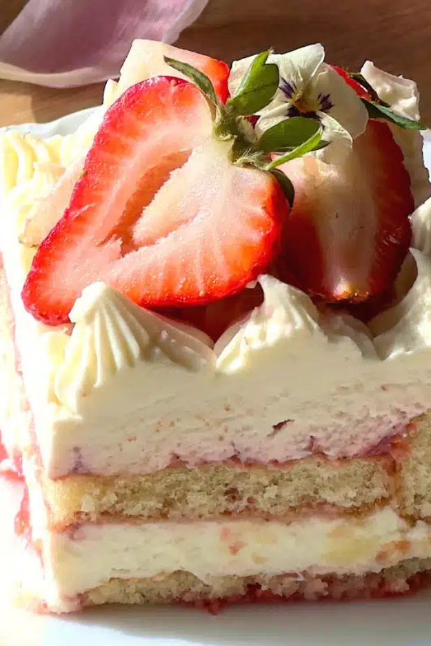 26 Strawberry Desserts That Are Almost Too Pretty to Eat (Almost) 26 Strawberry Desserts That Are Almost Too Pretty to Eat (Almost)