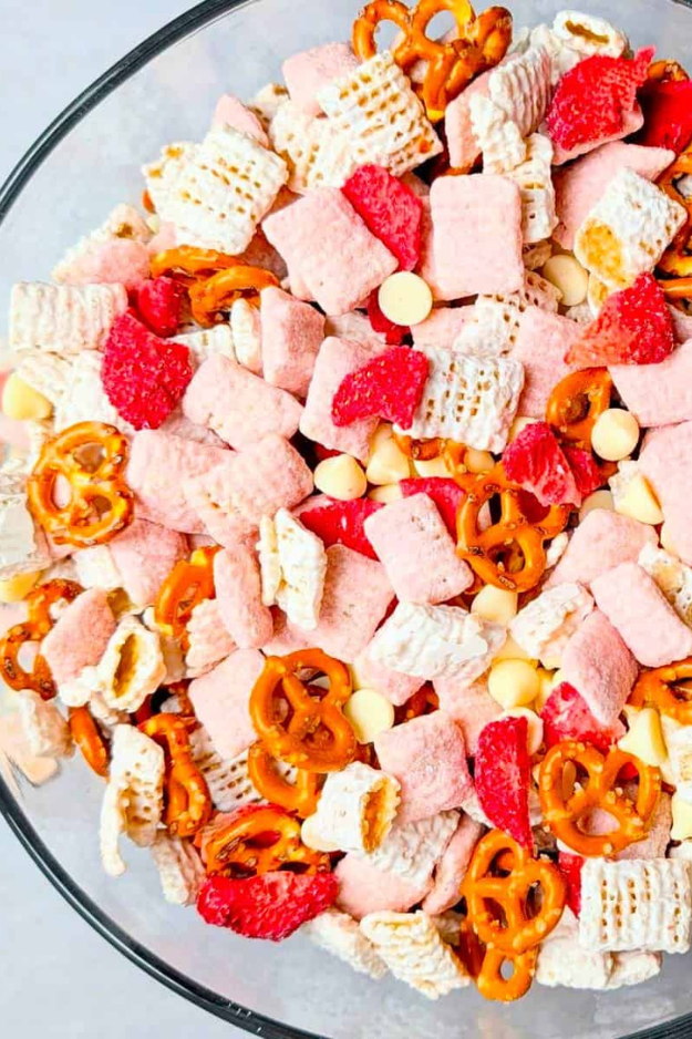 26 Strawberry Desserts That Are Almost Too Pretty to Eat (Almost) 26 Strawberry Desserts That Are Almost Too Pretty to Eat (Almost)