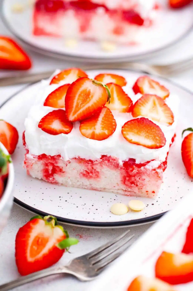 26 Strawberry Desserts That Are Almost Too Pretty to Eat (Almost) 26 Strawberry Desserts That Are Almost Too Pretty to Eat (Almost)