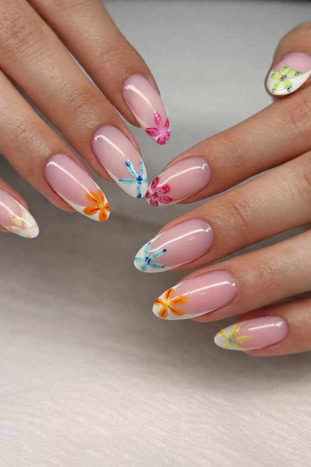 23 Cute Summer French Tips With Tiny Details That Make Them Low-Key Addictive 23 Cute Summer French Tips With Tiny Details That Make Them Low-Key Addictive