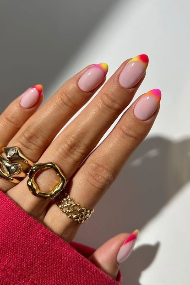 23 Cute Summer French Tips With Tiny Details That Make Them Low-Key Addictive 23 Cute Summer French Tips With Tiny Details That Make Them Low-Key Addictive