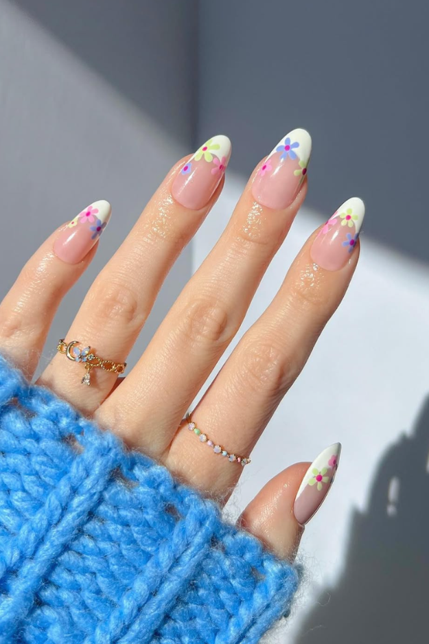 23 Cute Summer French Tips With Tiny Details That Make Them Low-Key Addictive 23 Cute Summer French Tips With Tiny Details That Make Them Low-Key Addictive