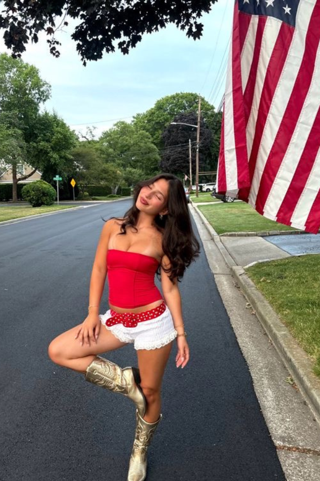 27 Hot-Girl 4th of July Outfits Made for Fireworks, Rooftops, and Summer Nights 27 Hot-Girl 4th of July Outfits Made for Fireworks, Rooftops, and Summer Nights