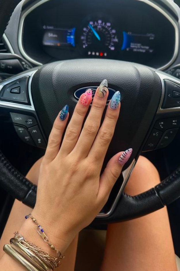 17 Statement Fish Nails That Were Definitely Made to Get Compliments 17 Statement Fish Nails That Were Definitely Made to Get Compliments