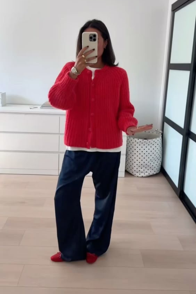 Classy Navy Blue Pants Outfits That Make Getting Dressed Feel Effortless Classy Navy Blue Pants Outfits That Make Getting Dressed Feel Effortless