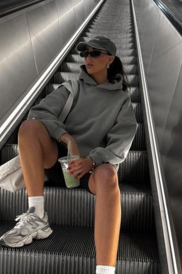 22 Cool-Girl New Balance 9060 Outfits That Make Chunky Sneakers Look So Good 22 Cool-Girl New Balance 9060 Outfits That Make Chunky Sneakers Look So Good