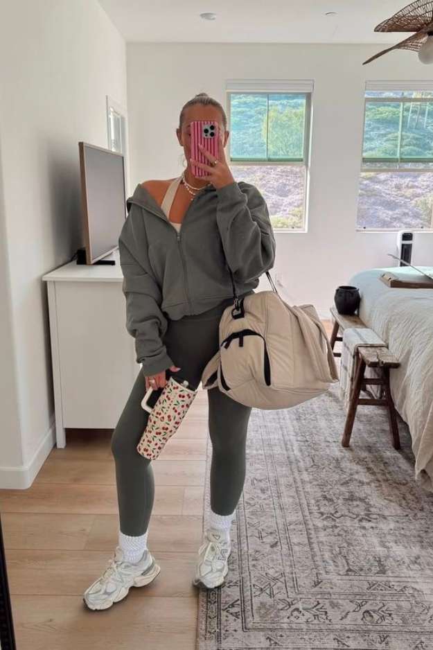 22 Cool-Girl New Balance 9060 Outfits That Make Chunky Sneakers Look So Good 22 Cool-Girl New Balance 9060 Outfits That Make Chunky Sneakers Look So Good