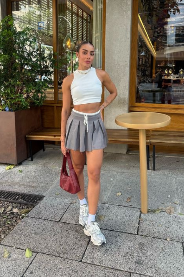 22 Cool-Girl New Balance 9060 Outfits That Make Chunky Sneakers Look So Good 22 Cool-Girl New Balance 9060 Outfits That Make Chunky Sneakers Look So Good