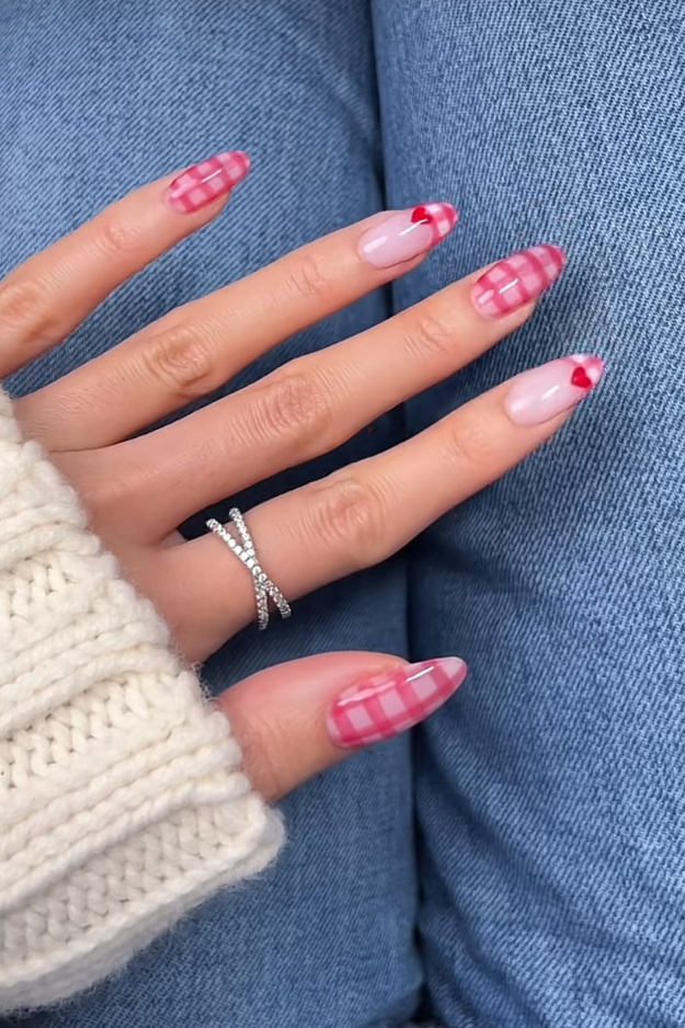 12 Pink Plaid Nails So Pretty, They Belong on a Pinterest Mood Board 12 Pink Plaid Nails So Pretty, They Belong on a Pinterest Mood Board