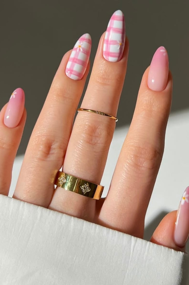 12 Pink Plaid Nails So Pretty, They Belong on a Pinterest Mood Board 12 Pink Plaid Nails So Pretty, They Belong on a Pinterest Mood Board