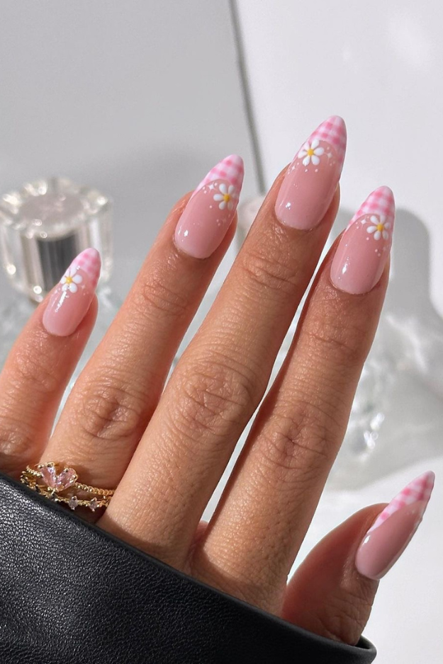12 Pink Plaid Nails So Pretty, They Belong on a Pinterest Mood Board 12 Pink Plaid Nails So Pretty, They Belong on a Pinterest Mood Board