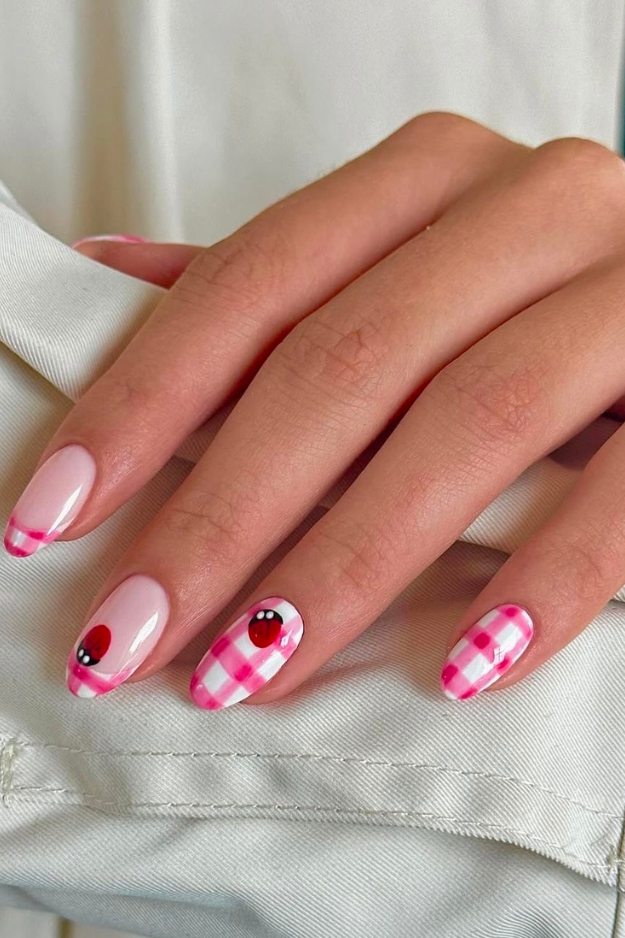 12 Pink Plaid Nails So Pretty, They Belong on a Pinterest Mood Board 12 Pink Plaid Nails So Pretty, They Belong on a Pinterest Mood Board