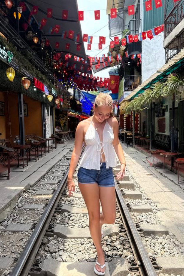 What to Wear in Vietnam to Dress Like You Own the Place (24 Outfits That Travel Well!) What to Wear in Vietnam to Dress Like You Own the Place (24 Outfits That Travel Well!)