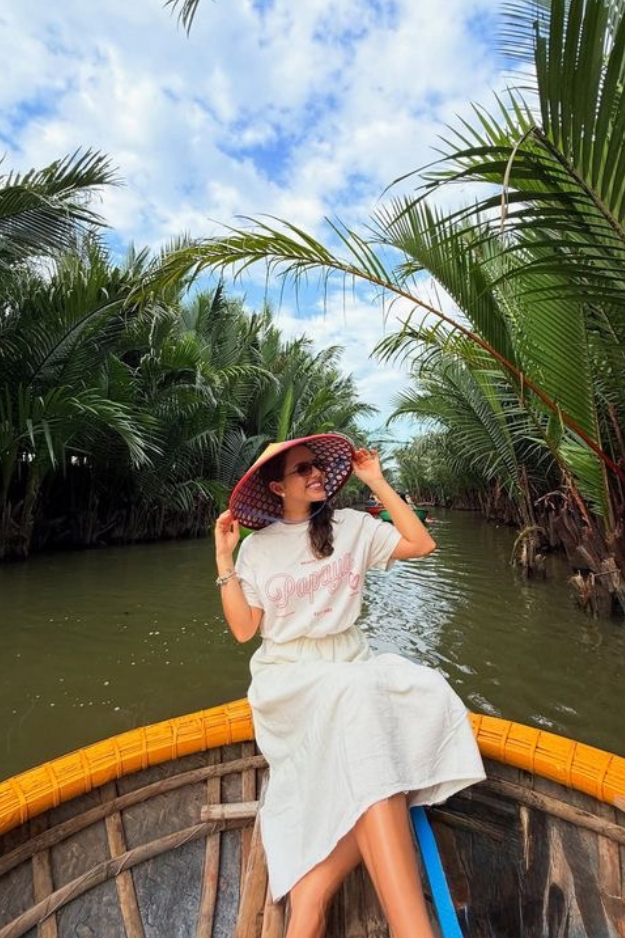 What to Wear in Vietnam to Dress Like You Own the Place (24 Outfits That Travel Well!) What to Wear in Vietnam to Dress Like You Own the Place (24 Outfits That Travel Well!)