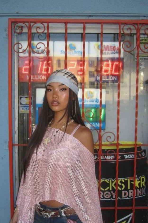 16 Cool-Girl Y2K Outfits That Look Straight Out of an Early 2000s Movie 16 Cool-Girl Y2K Outfits That Look Straight Out of an Early 2000s Movie