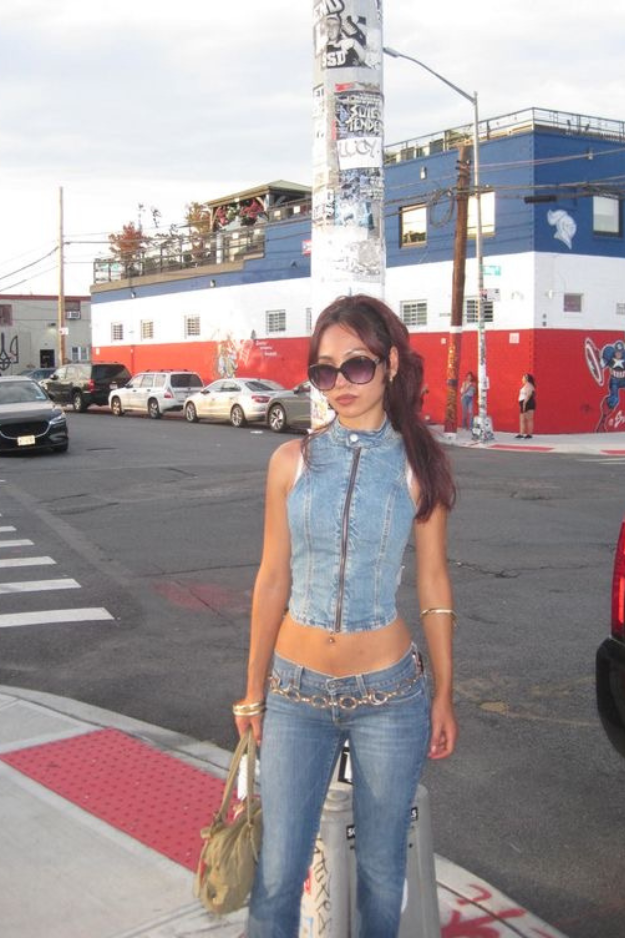 16 Cool-Girl Y2K Outfits That Look Straight Out of an Early 2000s Movie 16 Cool-Girl Y2K Outfits That Look Straight Out of an Early 2000s Movie