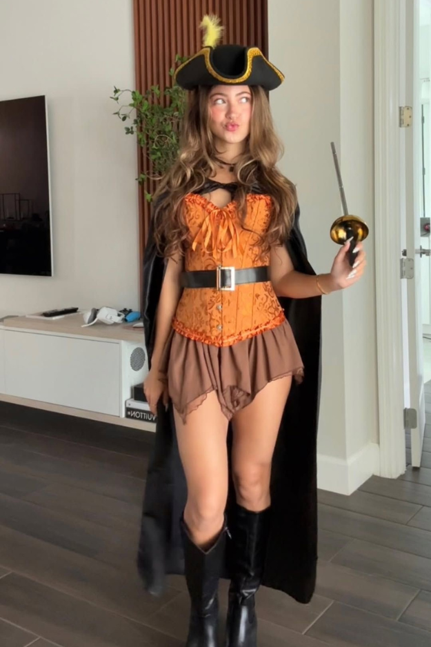 21 Easy Halloween Costumes That Get Compliments Without the Stress 21 Easy Halloween Costumes That Get Compliments Without the Stress