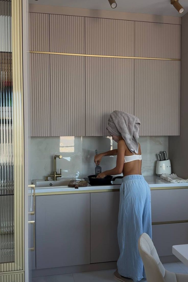 12 Simple Morning Habits for a Legit Glow Up Without Waking Up at 5 A.M. 12 Simple Morning Habits for a Legit Glow Up Without Waking Up at 5 A.M.