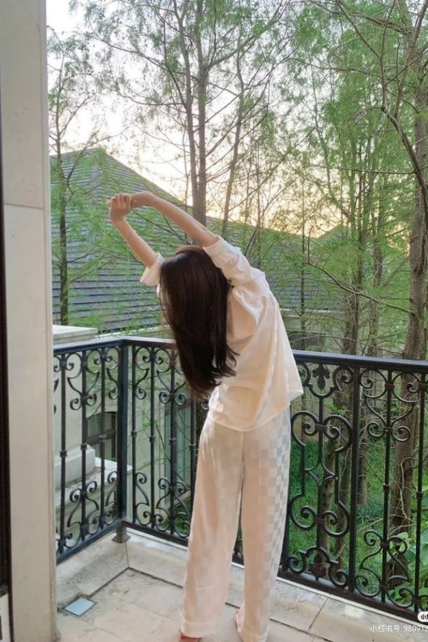 12 Simple Morning Habits for a Legit Glow Up Without Waking Up at 5 A.M. 12 Simple Morning Habits for a Legit Glow Up Without Waking Up at 5 A.M.