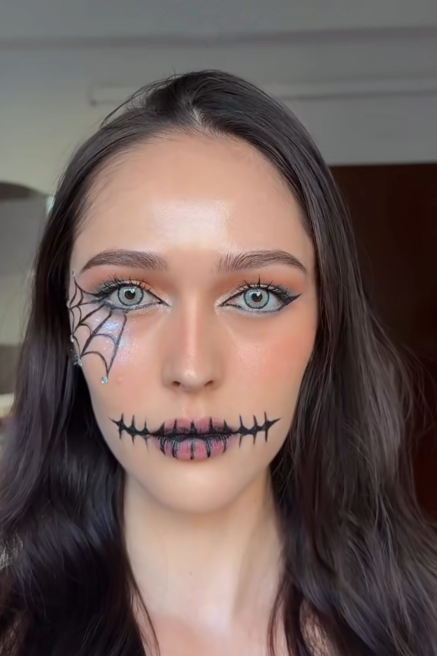 19 Damn Easy Halloween Makeup Ideas for People Who Forgot to Plan a Costume 19 Damn Easy Halloween Makeup Ideas for People Who Forgot to Plan a Costume