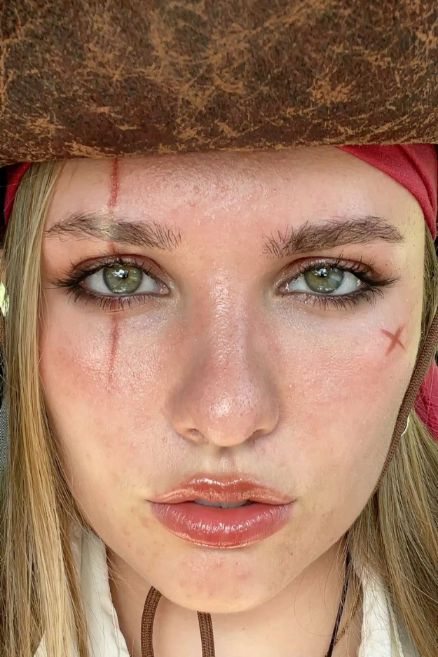 19 Damn Easy Halloween Makeup Ideas for People Who Forgot to Plan a Costume 19 Damn Easy Halloween Makeup Ideas for People Who Forgot to Plan a Costume