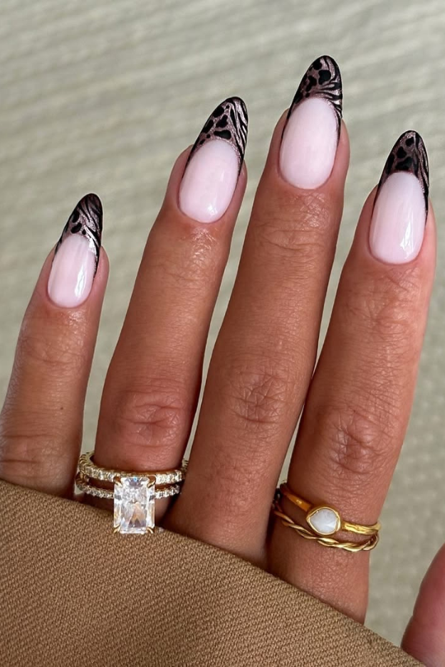 22 Fall French Nails So Pretty, You’ll Skip Solid Colors This Season 22 Fall French Nails So Pretty, You’ll Skip Solid Colors This Season