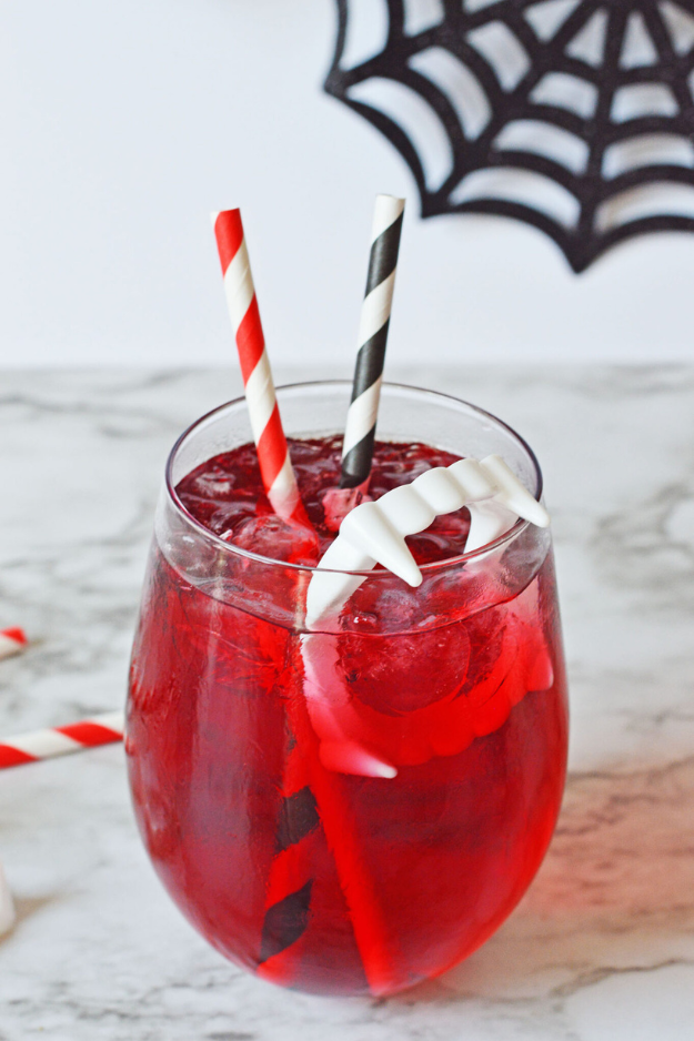 30 Halloween Cocktails That Look Like They Came Straight From a Witch’s Bar Cart 30 Halloween Cocktails That Look Like They Came Straight From a Witch’s Bar Cart
