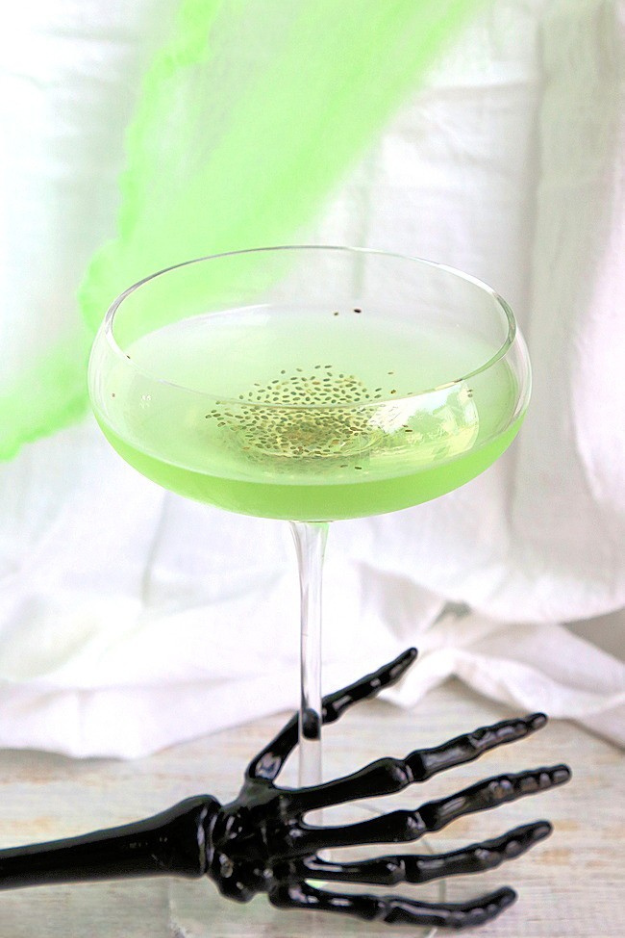 30 Halloween Cocktails That Look Like They Came Straight From a Witch’s Bar Cart 30 Halloween Cocktails That Look Like They Came Straight From a Witch’s Bar Cart