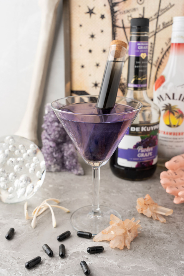 30 Halloween Cocktails That Look Like They Came Straight From a Witch’s Bar Cart 30 Halloween Cocktails That Look Like They Came Straight From a Witch’s Bar Cart
