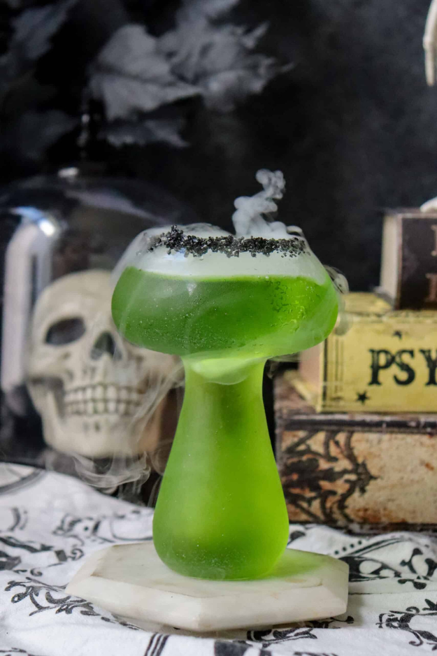 30 Halloween Cocktails That Look Like They Came Straight From a Witch’s Bar Cart 30 Halloween Cocktails That Look Like They Came Straight From a Witch’s Bar Cart