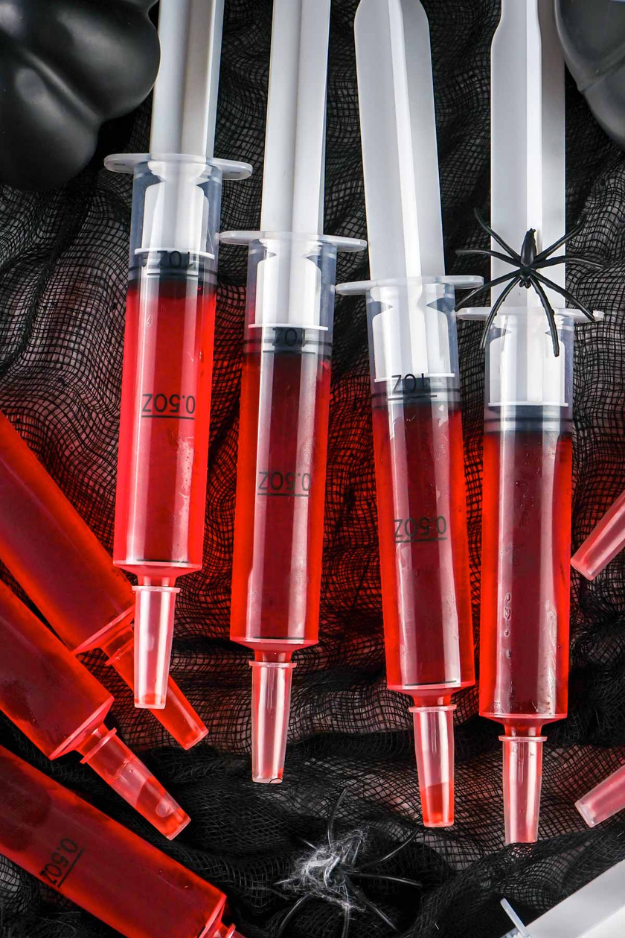 30 Halloween Cocktails That Look Like They Came Straight From a Witch’s Bar Cart 30 Halloween Cocktails That Look Like They Came Straight From a Witch’s Bar Cart