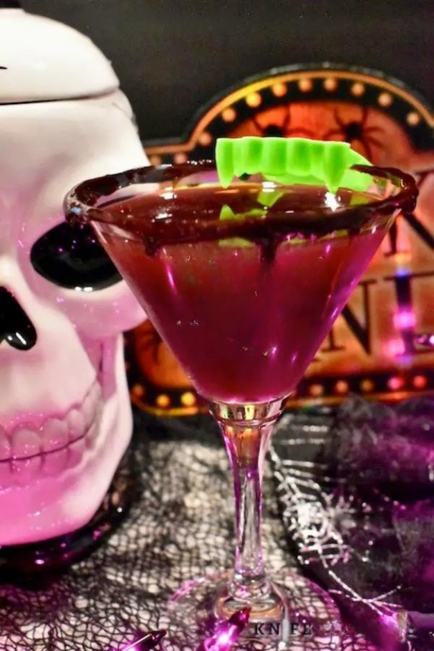 30 Halloween Cocktails That Look Like They Came Straight From a Witch’s Bar Cart 30 Halloween Cocktails That Look Like They Came Straight From a Witch’s Bar Cart