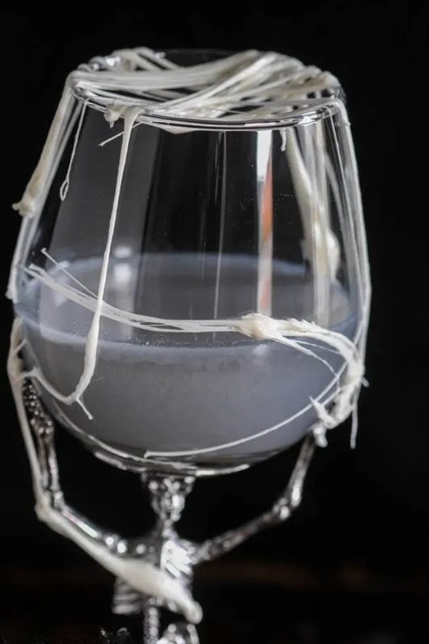 30 Halloween Cocktails That Look Like They Came Straight From a Witch’s Bar Cart 30 Halloween Cocktails That Look Like They Came Straight From a Witch’s Bar Cart