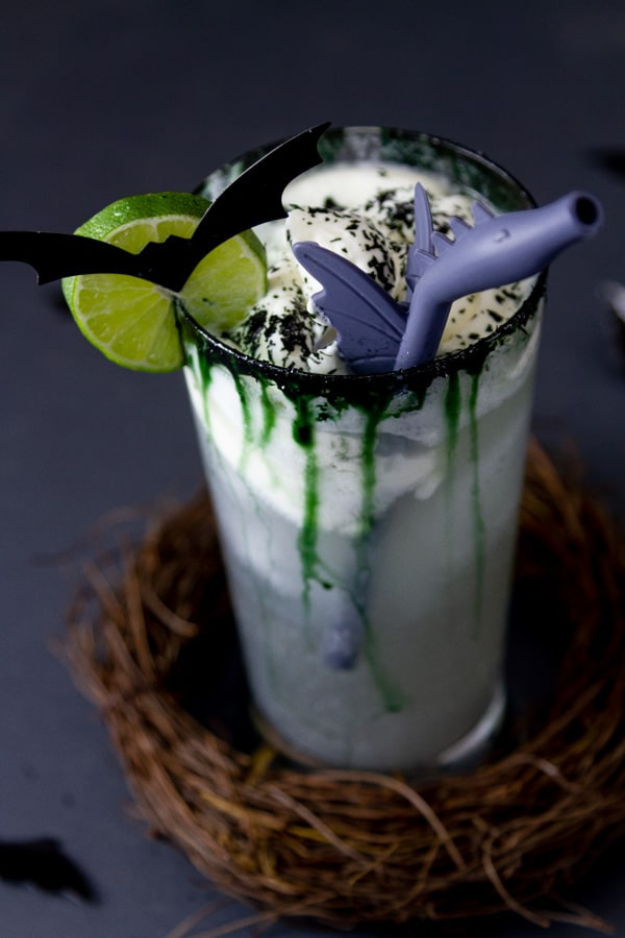 30 Halloween Cocktails That Look Like They Came Straight From a Witch’s Bar Cart 30 Halloween Cocktails That Look Like They Came Straight From a Witch’s Bar Cart