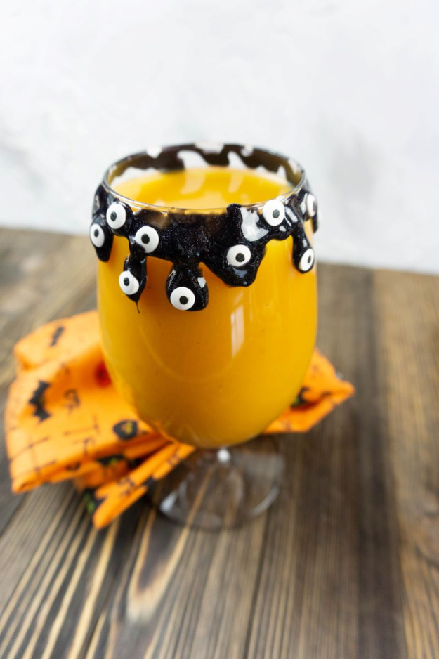 30 Halloween Cocktails That Look Like They Came Straight From a Witch’s Bar Cart 30 Halloween Cocktails That Look Like They Came Straight From a Witch’s Bar Cart