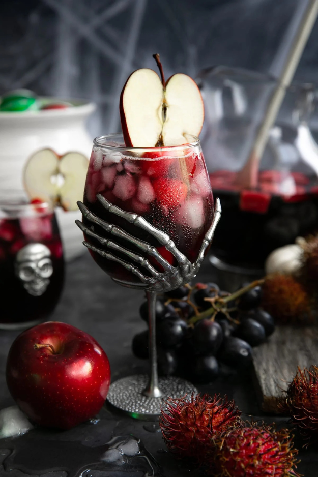 30 Halloween Cocktails That Look Like They Came Straight From a Witch’s Bar Cart 30 Halloween Cocktails That Look Like They Came Straight From a Witch’s Bar Cart