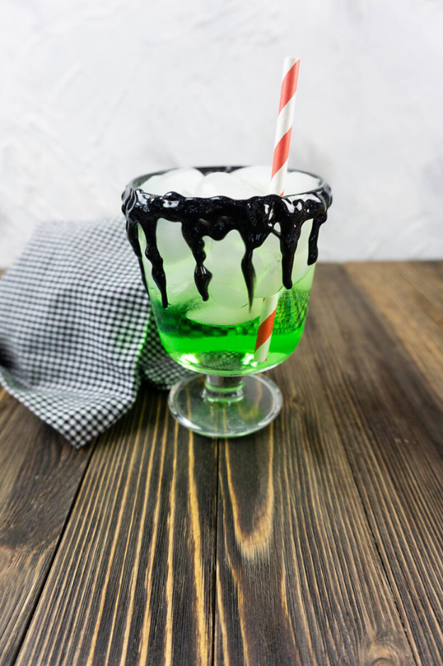 30 Halloween Cocktails That Look Like They Came Straight From a Witch’s Bar Cart 30 Halloween Cocktails That Look Like They Came Straight From a Witch’s Bar Cart