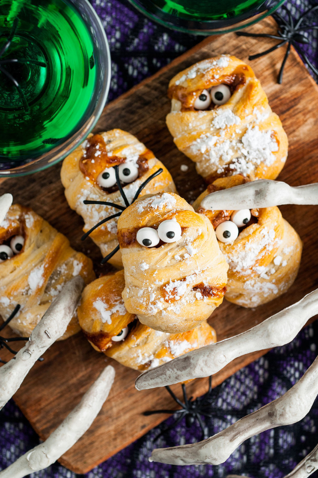 30 These Halloween Cookies Will Be the First Thing Gone at the Party 30 These Halloween Cookies Will Be the First Thing Gone at the Party
