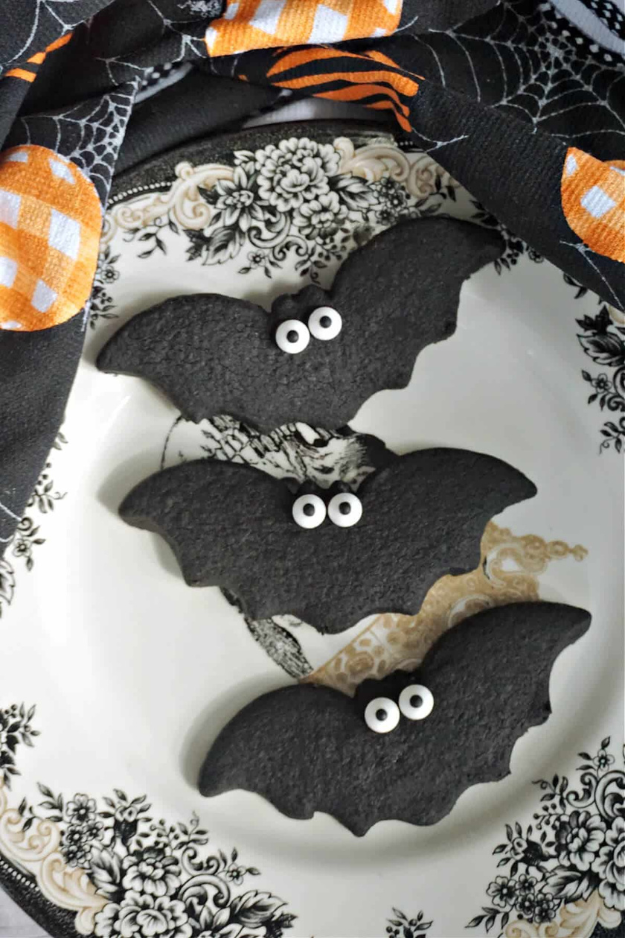 30 These Halloween Cookies Will Be the First Thing Gone at the Party 30 These Halloween Cookies Will Be the First Thing Gone at the Party