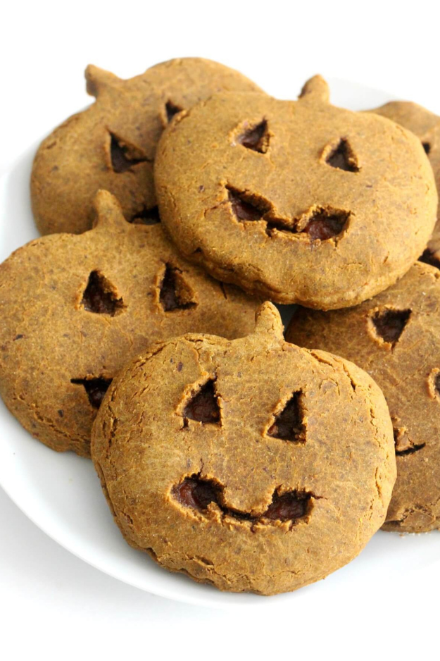 30 These Halloween Cookies Will Be the First Thing Gone at the Party 30 These Halloween Cookies Will Be the First Thing Gone at the Party