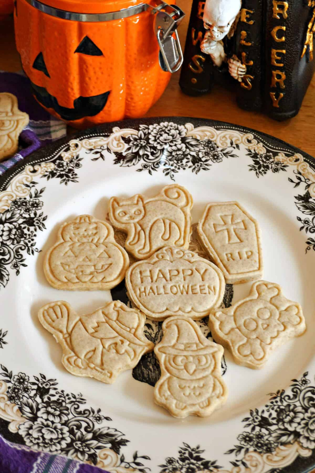 30 These Halloween Cookies Will Be the First Thing Gone at the Party 30 These Halloween Cookies Will Be the First Thing Gone at the Party